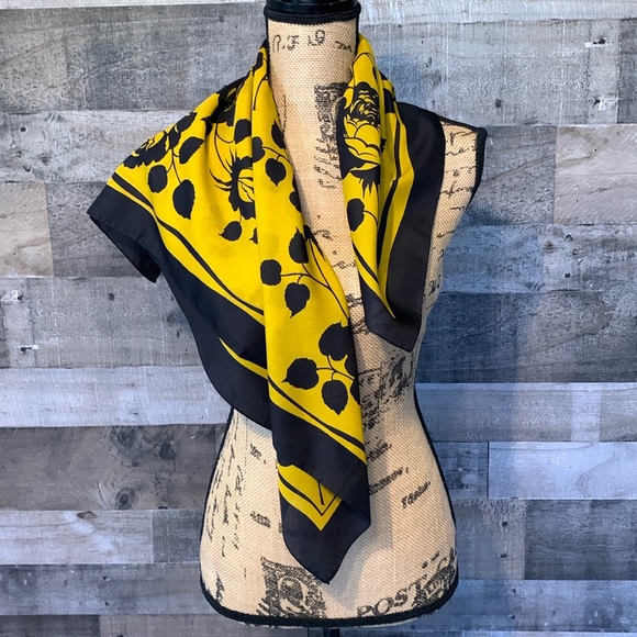 Valentina Fiore Floral Scarf - Picture 2 of 14